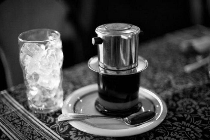 Cà phê đá và những câu chuyện buổi sáng